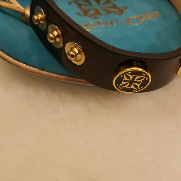 Rustic cuff bracelet - Picture 4 of 4